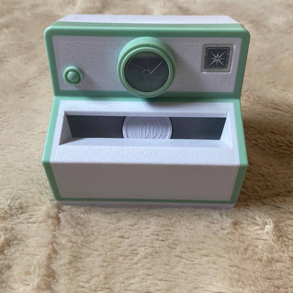 Polaroid camera Post it note holder